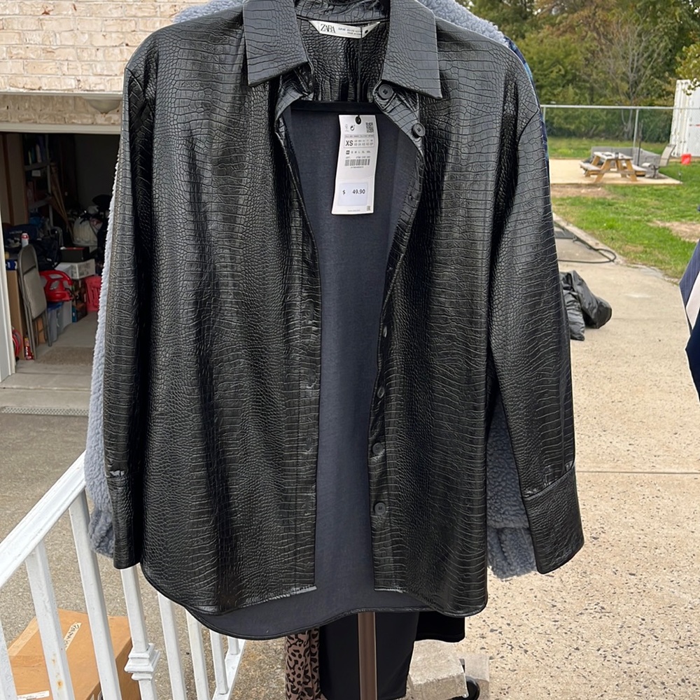 ZARA. New with tags. Black crocodile pleather shacket with buttons. Size XS.